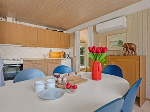 Kühlschrank, Geschirrspüler, Kochgeschirr/Geschirr/Besteck