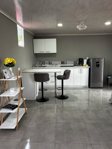 Einoah Apartment Private, Safe and Close to Everything