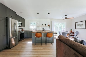 House, Private Bathroom (Hillside Haven) | Shared kitchen - Hillside Haven (Faber)