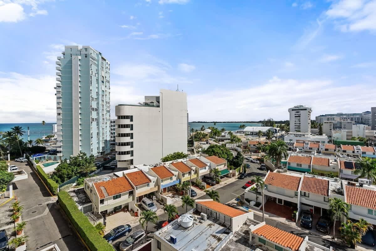 Estudio junior, balcón, vista parcial al océano | Vista desde la habitación