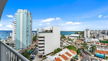 Estudio Elite, balcón, vistas parciales al mar | Vistas desde la habitación