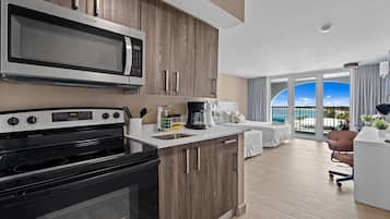 Monolocale Elite, balcone, vista oceano parziale | Cucina privata | Macchina per tè/caffè