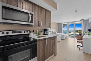 Monolocale Elite, balcone, vista oceano parziale | Cucina privata | Macchina per tè/caffè