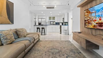 Deluxe Apartment, Kitchen, Ocean View | Living area