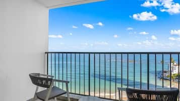 Deluxe Apartment, Kitchen, Ocean View | Property grounds
