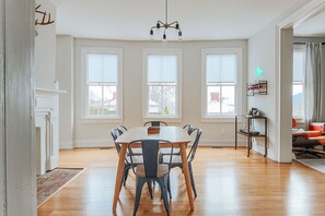 Huis, privébadkamer (Hilltop Hideaway) | Dineren