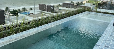 Comfort Suite | Pool | Outdoor pool