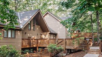 Apartment, Private Bathroom (Laurelwood Hollow) | Exterior