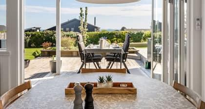 "Carlie" - 400m from the sea by Interhome