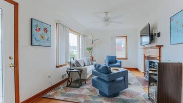 House, Private Bathroom (Millhouse) | Lounge