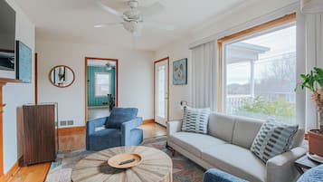 House, Private Bathroom (Millhouse) | Lounge