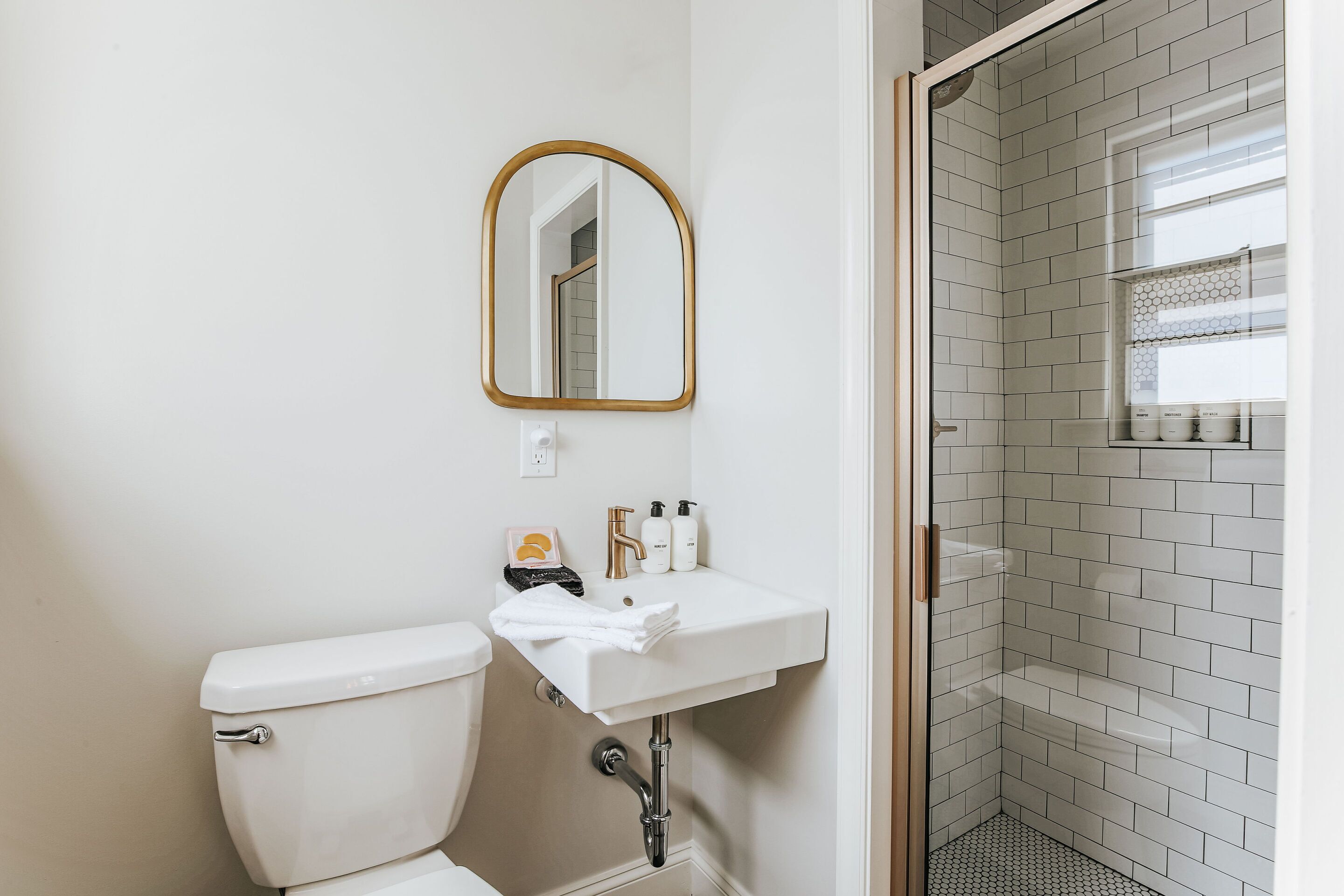 House, Private Bathroom (Lewis Mountain Retreat) | Bathroom
