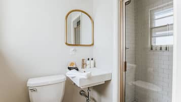 House, Private Bathroom (Lewis Mountain Retreat) | Bathroom