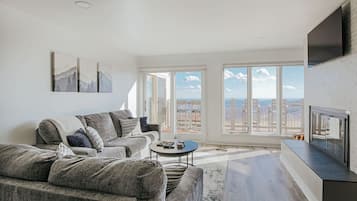 Condo, Private Bathroom (Mountain Vista View) | Lounge