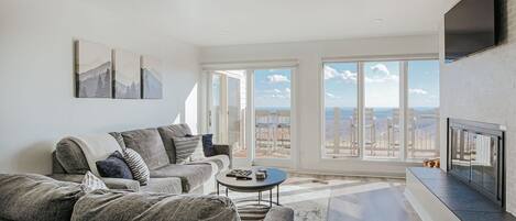 Condo, Private Bathroom (Mountain Vista View) | Lounge