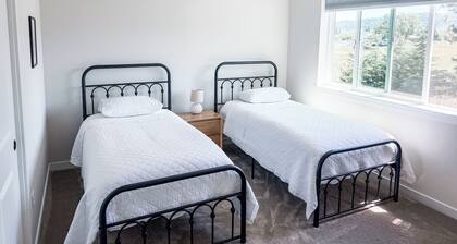 New Sequim Condo Near Olympic Discovery Trail, Golf & Lavender Farms
