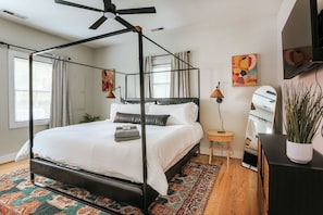 House, Private Bathroom (Oasis on 5th) | 3 bedrooms - Oasis on 5th (Charlottesville)