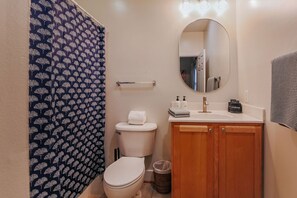Rumah, kamar mandi pribadi (Oasis on 5th) | Kamar mandi