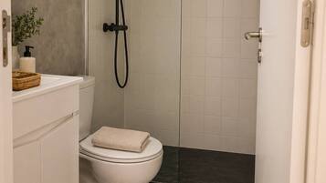 Room, 1 Bedroom, Balcony | Bathroom