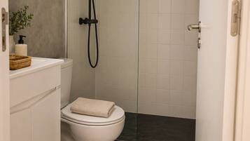 Zimmer, 1 Schlafzimmer, Balkon | Badezimmer