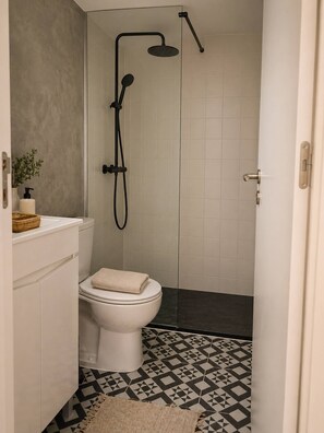 Room, 1 Bedroom, Balcony | Bathroom