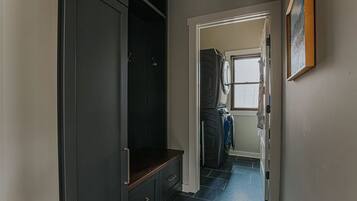 House, Private Bathroom (Pilotview Hollow) | Laundry room