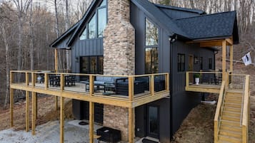 House, Private Bathroom (Pilotview Hollow) | Exterior