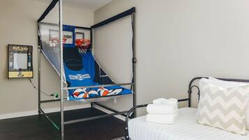 House, Private Bathroom (Pilotview Hollow) | 5 bedrooms