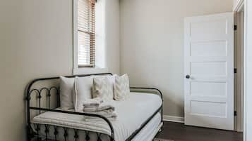 House, Private Bathroom (Pilotview Hollow) | 5 bedrooms
