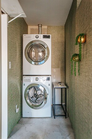 Casa, baño privado (Pine and Vine) | Lavandería