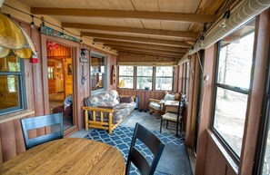 Living area - Charming 3-bedroom lakefront cabin with AC in Hayward Wisconsin! (Hayward)
