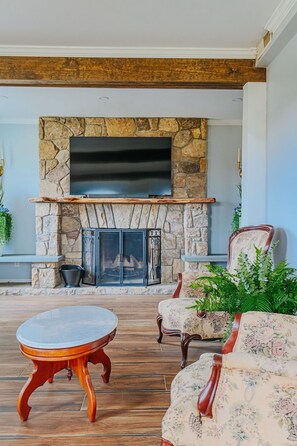 House, Private Bathroom (Ranchito) | Lounge - Ranchito (Troy)
