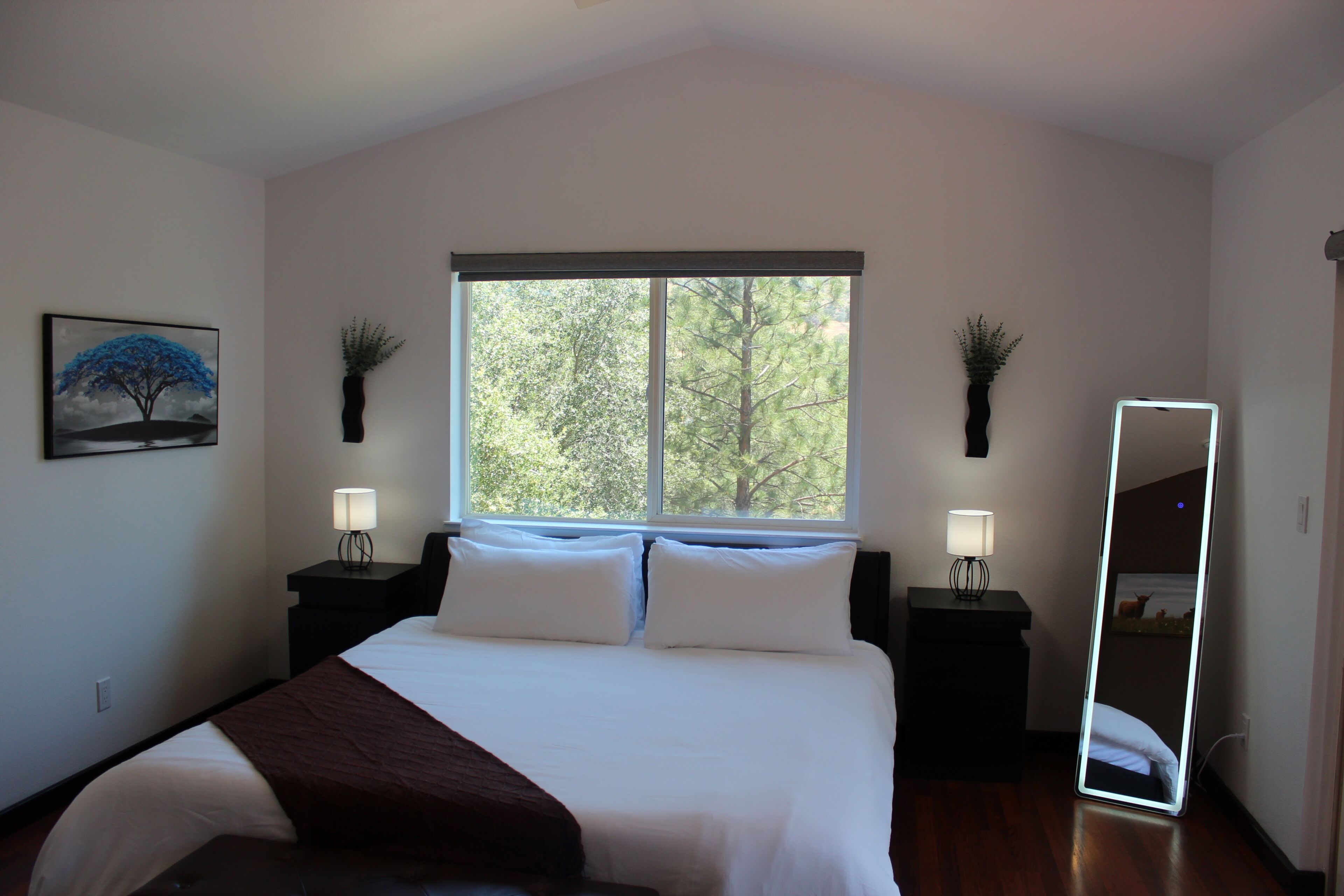 3 habitaciones, tabla de planchar con plancha, internet y ropa de cama 