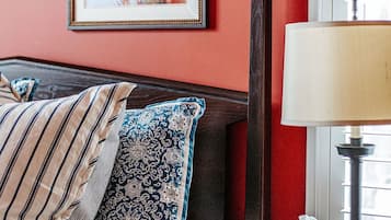 House, Private Bathroom (Red White Wintergreen) | 5 bedrooms