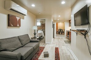 Apartment, Private Bathroom (Staunton Underground) | Ruang Istirahat