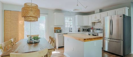 House, Private Bathroom (Stuart Cottage) | Shared kitchen