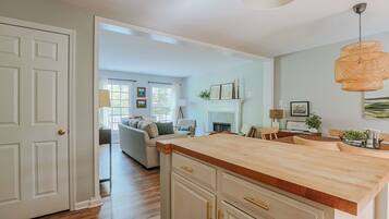 House, Private Bathroom (Stuart Cottage) | Shared kitchen
