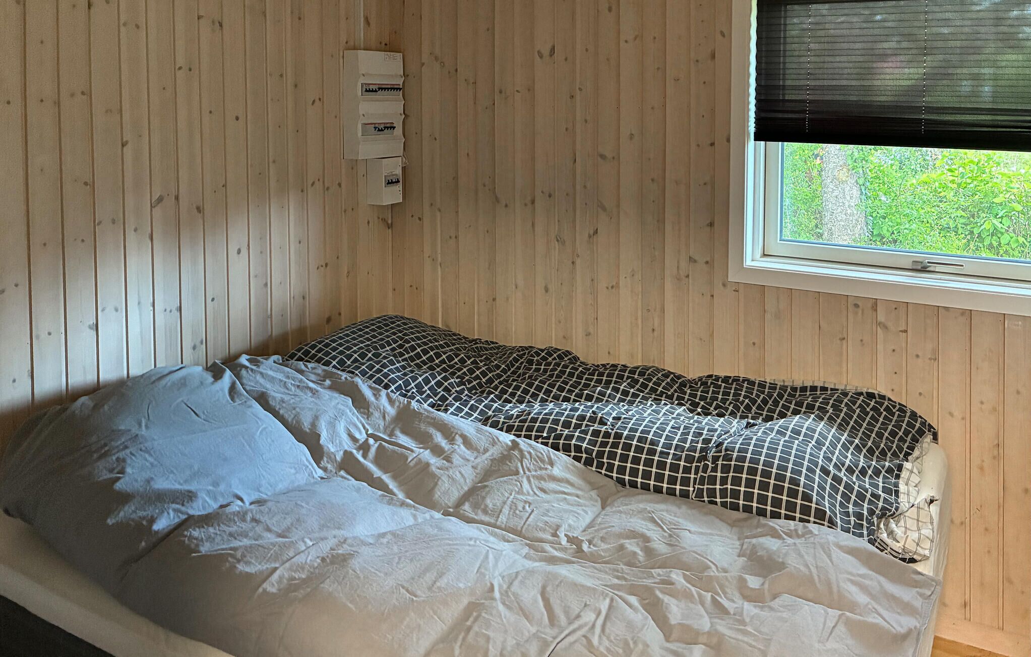 2 bedrooms, iron/ironing board, free WiFi