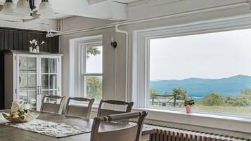 House, Private Bathroom (Swannanoa Guest House) | Dining