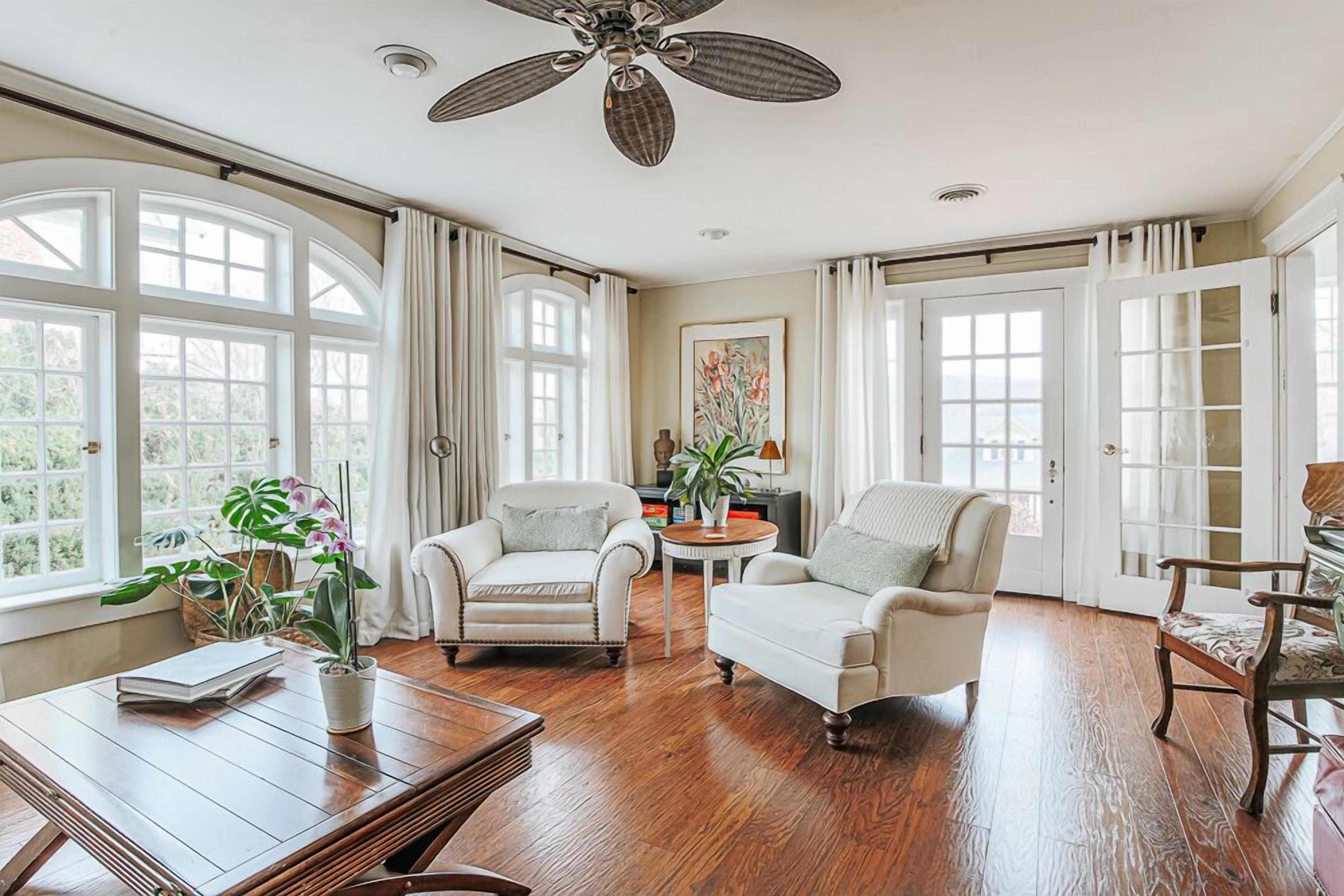 House, Private Bathroom (The Cardinal House) | Lounge
