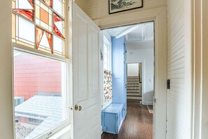 Shared kitchen - The Cardinal House (Waynesboro)