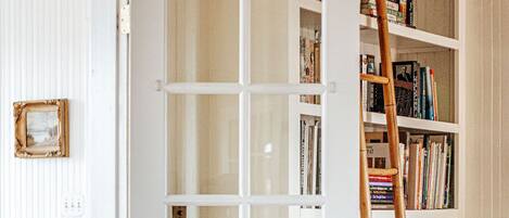 House, Private Bathroom (The Cardinal House) | Dining