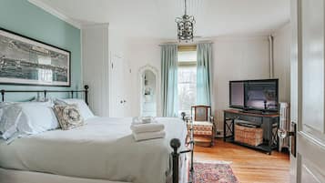 House, Private Bathroom (The Cardinal House) | 5 bedrooms