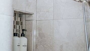 Apartment, Private Bathroom (The Hideaway Suite ) | Interior