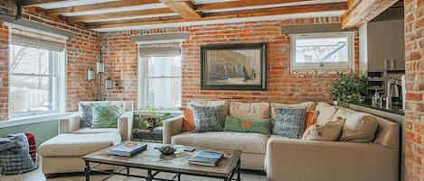 Apartment, Private Bathroom (The Hideaway Suite ) | Interior