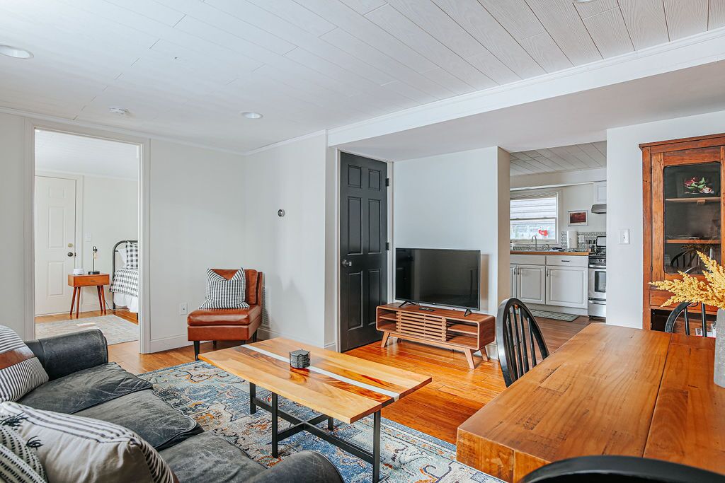House, Private Bathroom (The Hunker Down) | Lounge