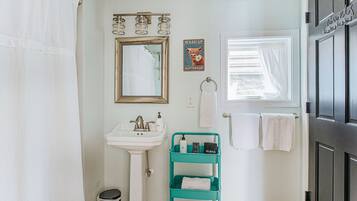 Casa, bagno privato (The Hunker Down) | Bagno
