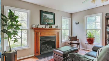 Cabin, Private Bathroom (The Pond Cabin) | Lounge