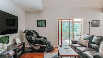 Cabin, Private Bathroom (The Pond Cabin) | Lounge