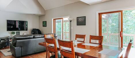 Cabin, Private Bathroom (The Pond Cabin) | Dining